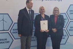 Логотип школы SPOŁECZNA SZKOŁA PODSTAWOWA IM. JANA PAWŁA II W NIEPOGLĘDZIU